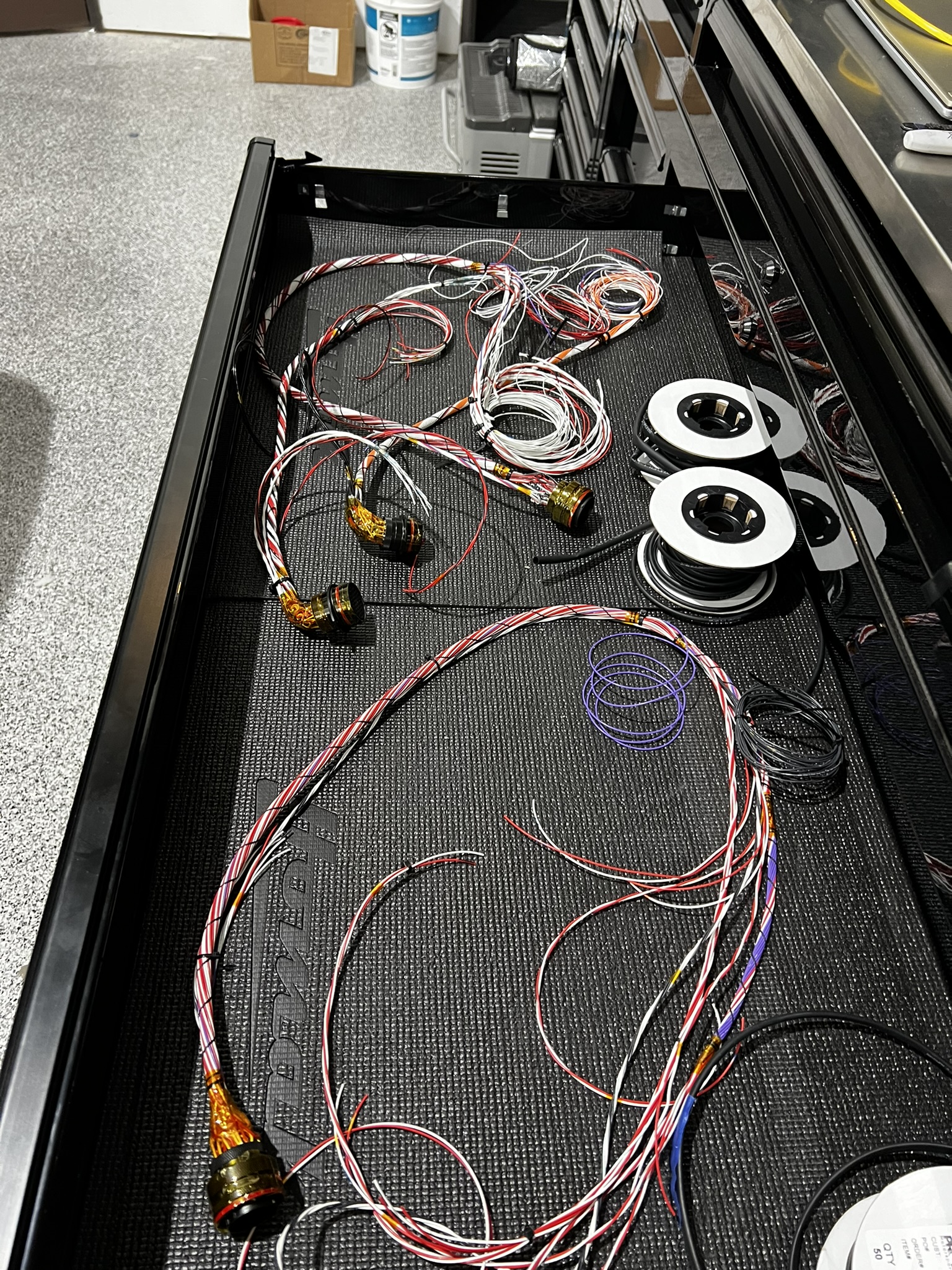 Electrical architecture, construction detail.